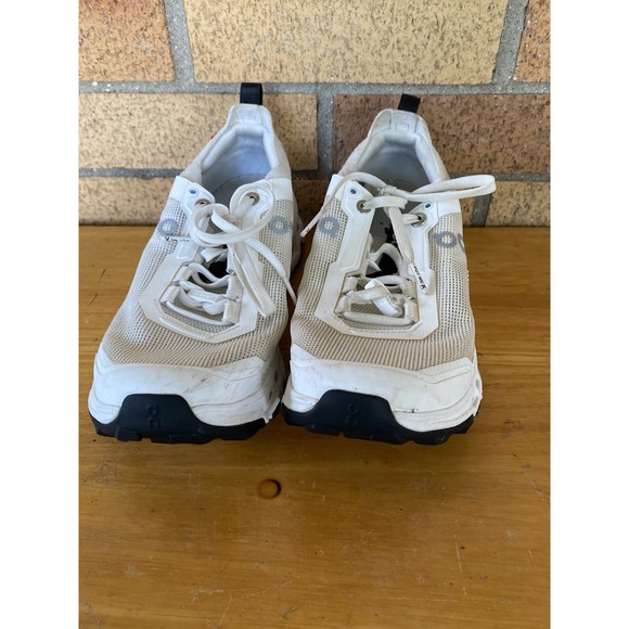On Cloud Women Size 6- White lot - Picture 1 of 7